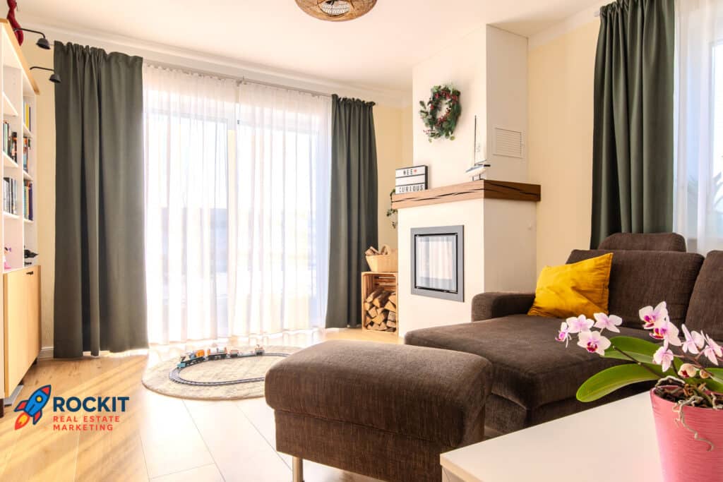 Take great photos from your listings as a real estate agent with the right tool. 